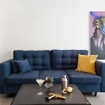 The Grand Krocinova Loft - Golden Bond Retreat