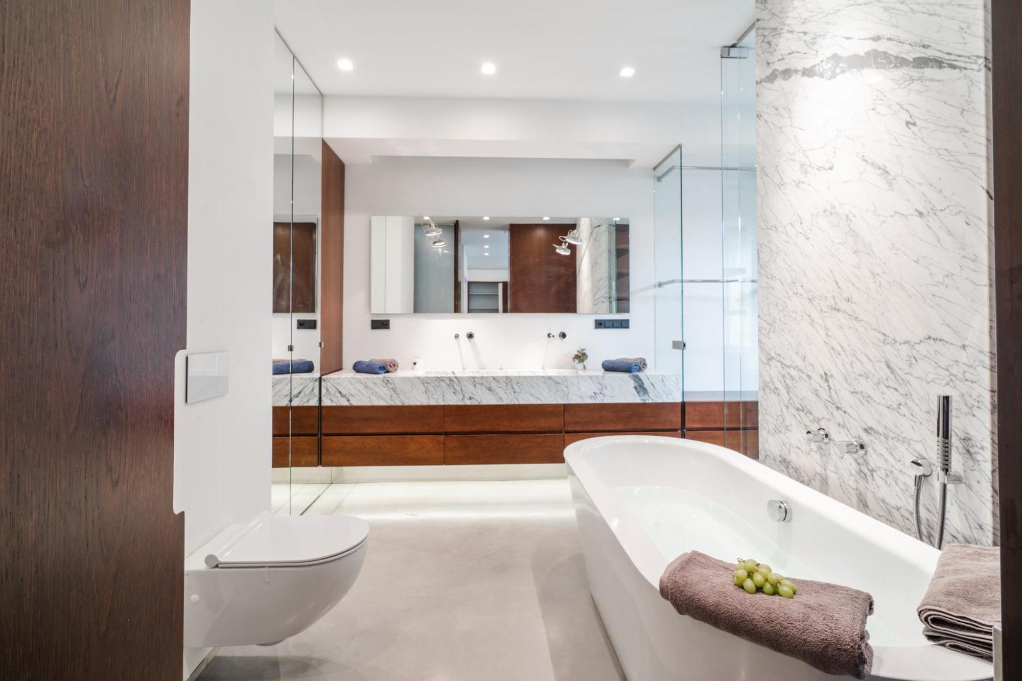 The Grand Krocinova Loft - Golden Bond Retreat Apartment *